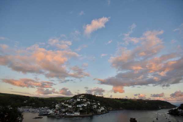 11 October 2020 - 18-21-53
Warming up for an interesting sunset.
-------------------------------
Sunset over the river Dart, Dartmouth, Devon